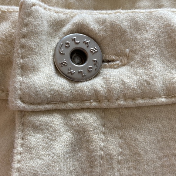 Forma Tan jeans. Very stretchy. Skinny classic 5 pocket. Size 25 (38 on tag)
C - Picture 3 of 11